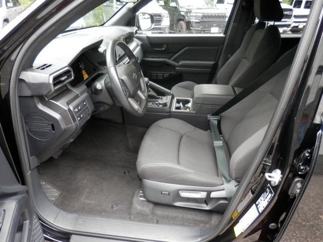 Used 2025 Toyota 4Runner SR5 AWD/4WD image 17