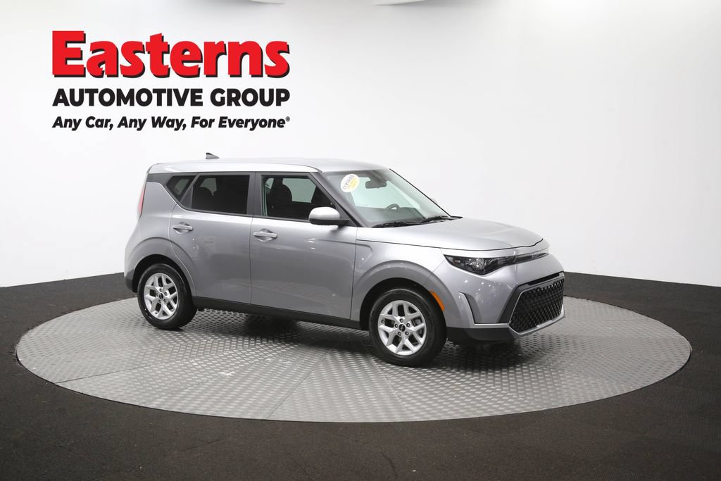 Used 2025 Kia Soul LX w/ LX Technology Package FWD image 46