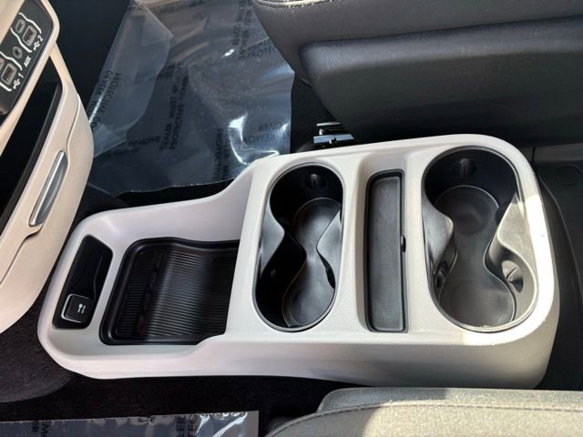 Used 2023 Chrysler Voyager LX image 11