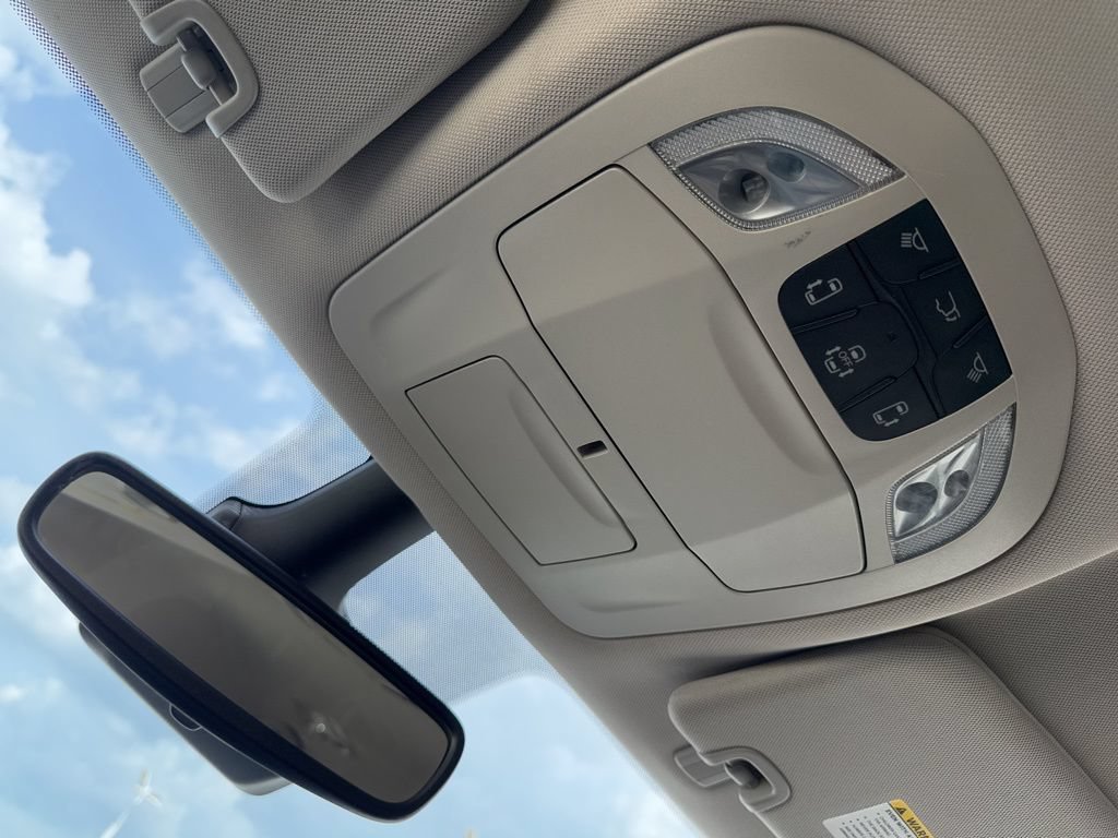 Used 2023 Chrysler Pacifica Touring-L FWD image 39