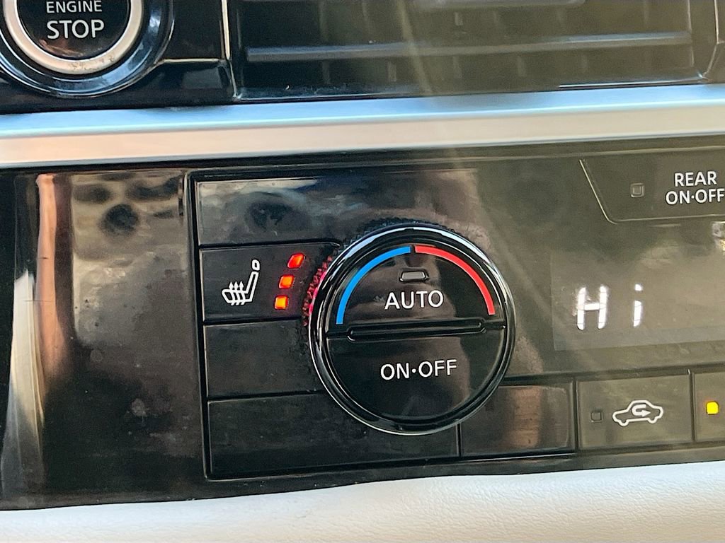 Used 2022 Nissan Pathfinder SV w/ SV Black Package image 17