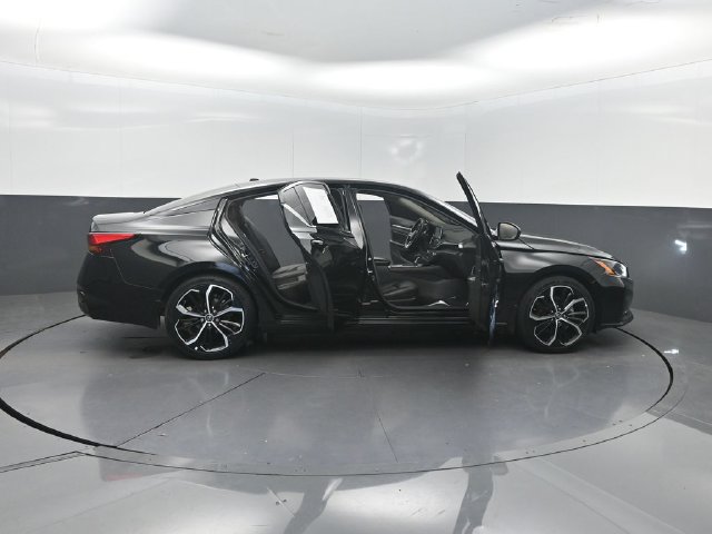 Used 2024 Nissan Altima 2.5 SR FWD image 34