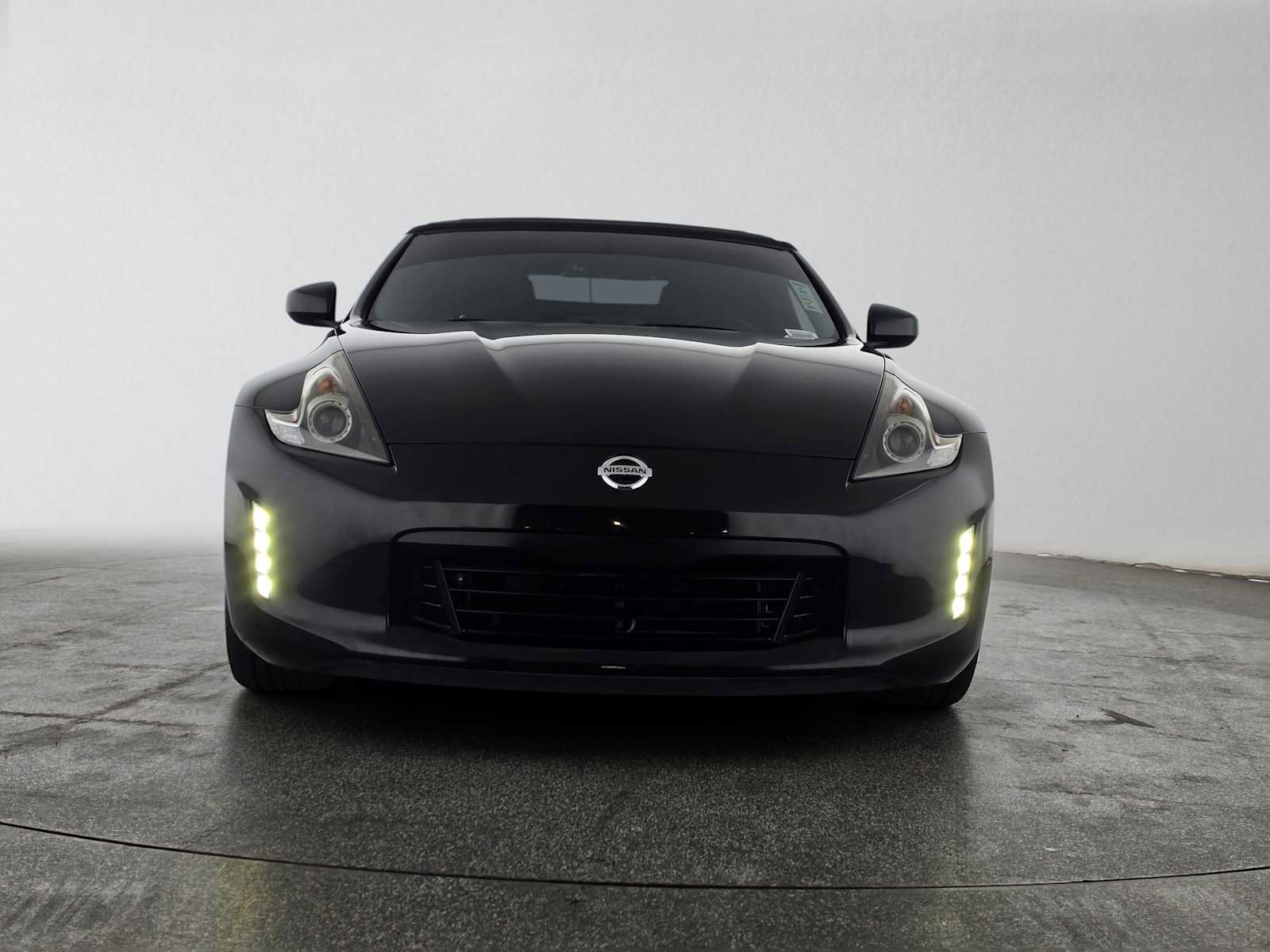 Used 2018 Nissan 370Z Touring RWD image 8