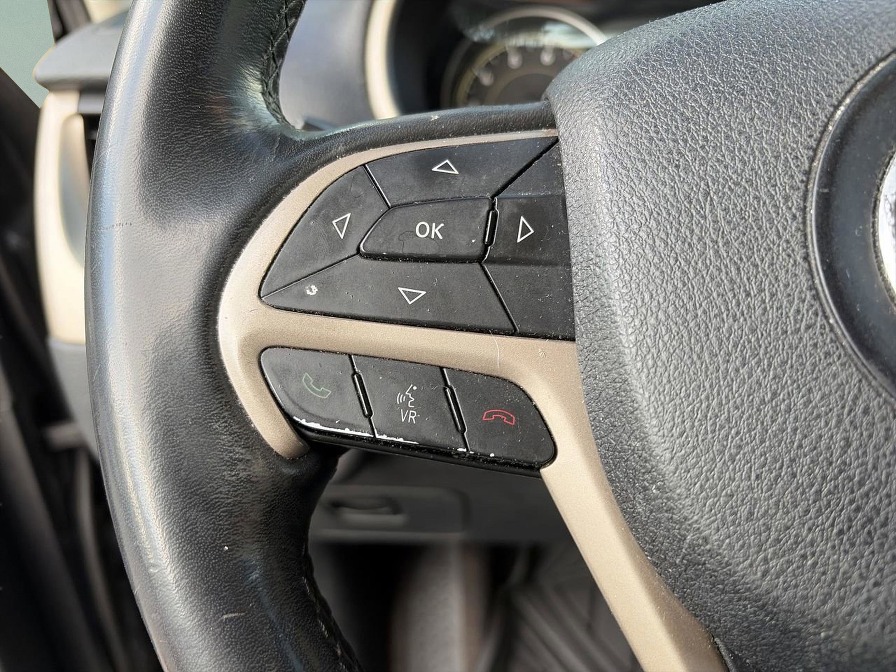 Used 2016 Jeep Cherokee Latitude w/ Cold Weather Group image 13