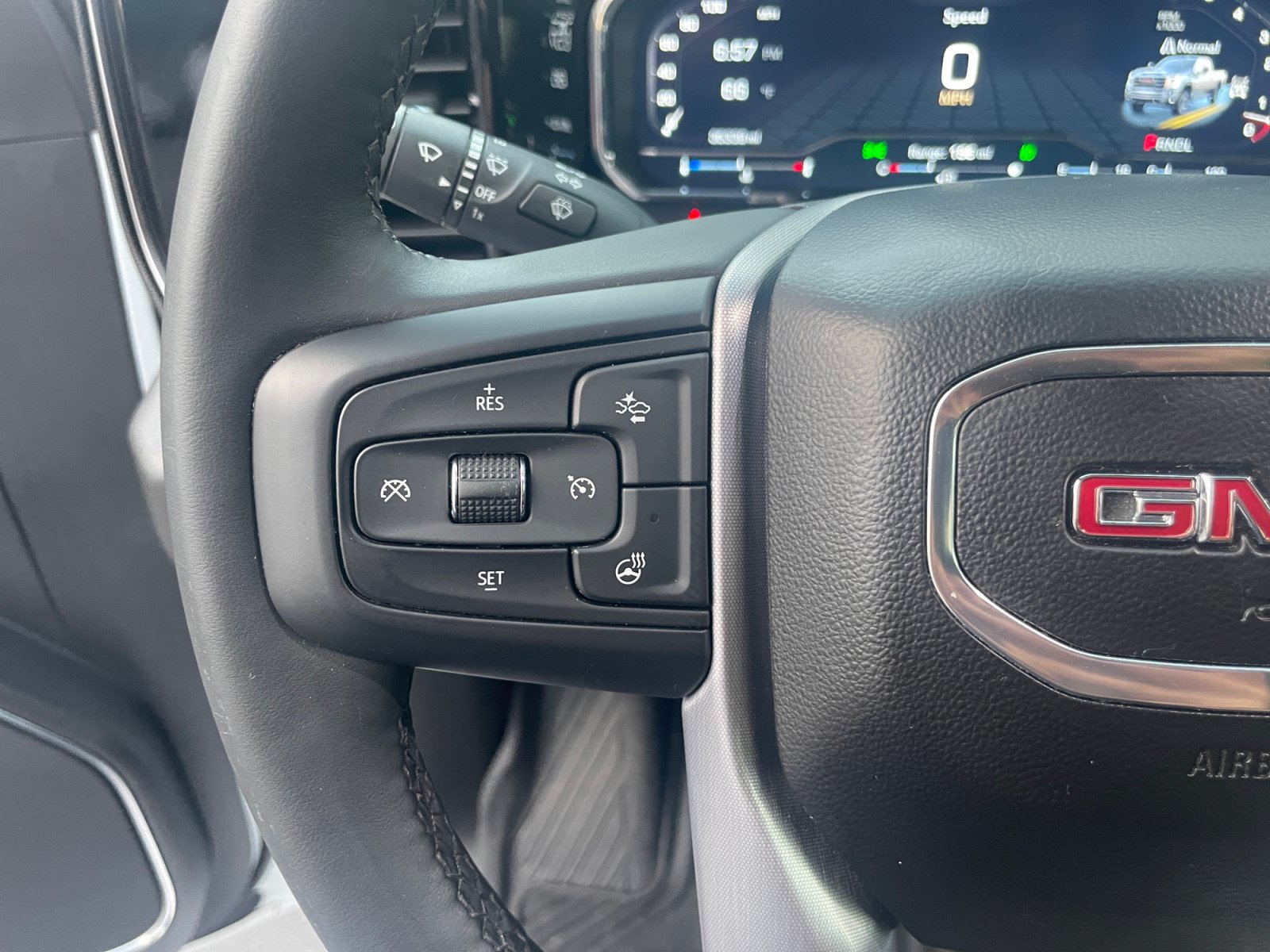 Used 2024 GMC Sierra 3500 SLT w/ SLT Convenience Package AWD/4WD image 10