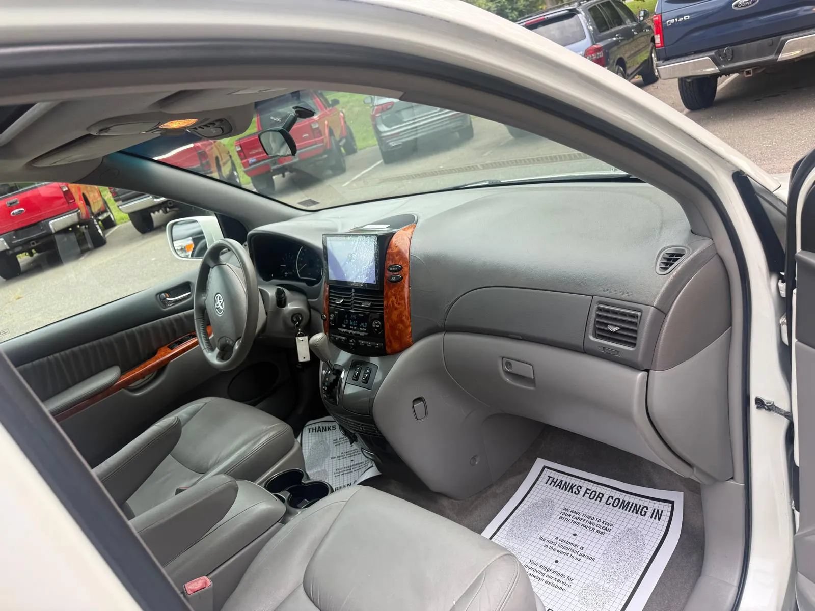 Used 2009 Toyota Sienna XLE FWD image 15
