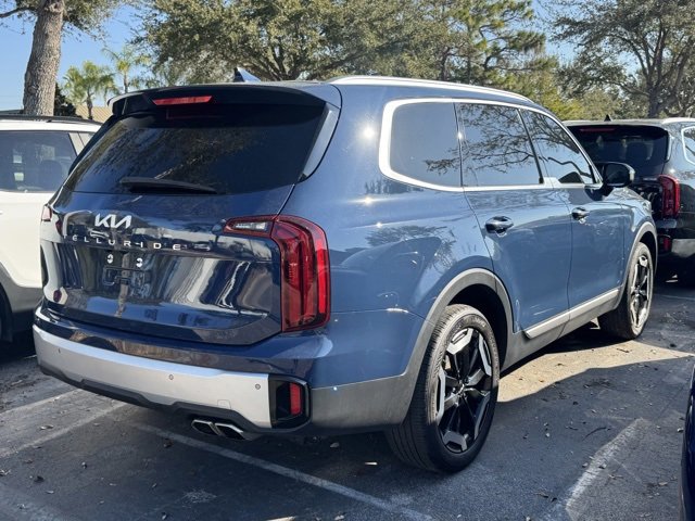 Used 2024 Kia Telluride S image 3