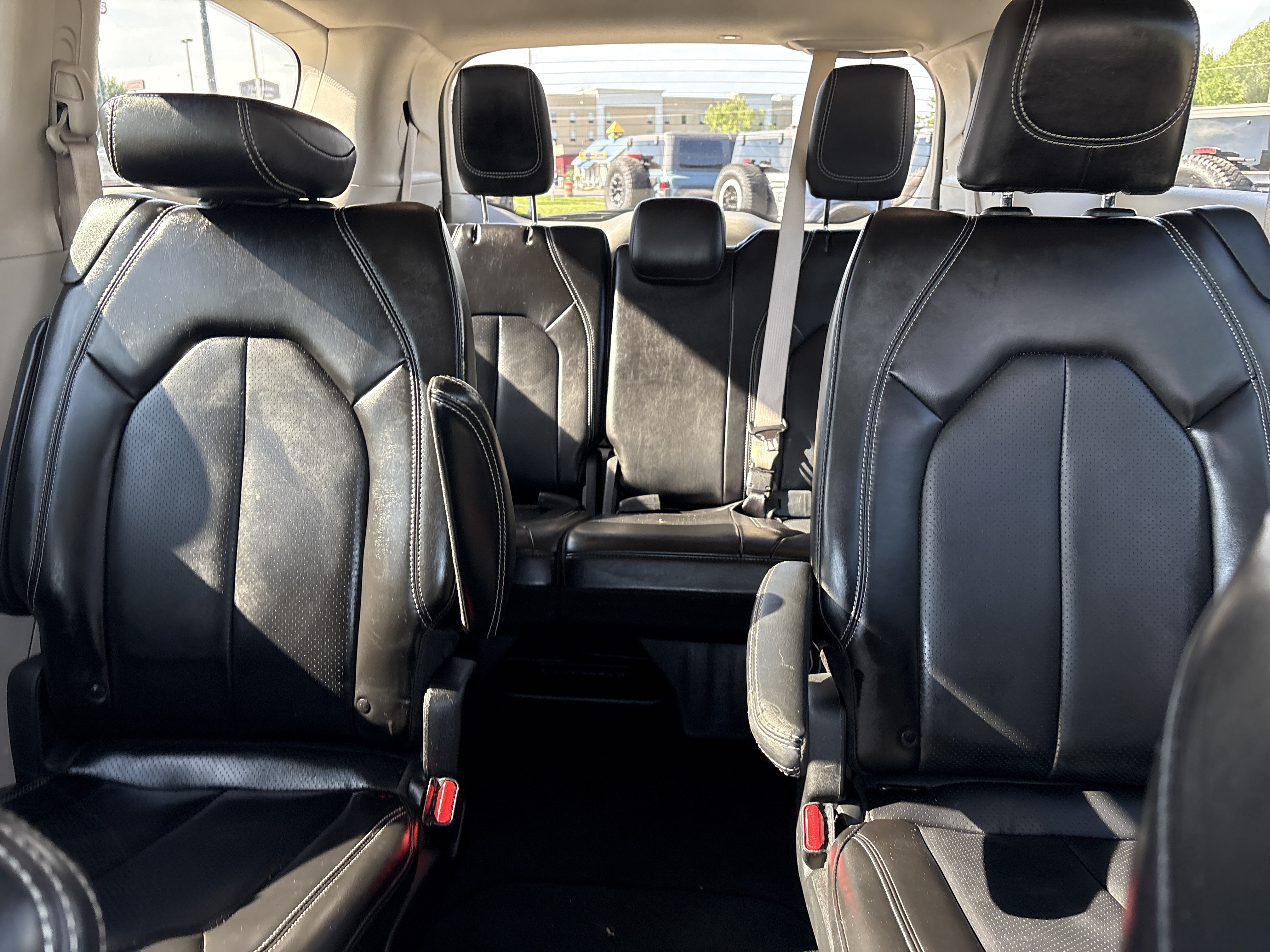 Used 2024 Chrysler Pacifica Touring-L FWD image 17