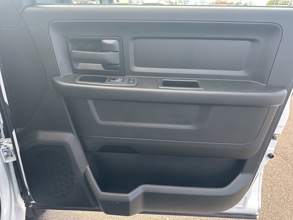 Used 2024 RAM 2500 Tradesman w/ Chrome Appearance Group image 28