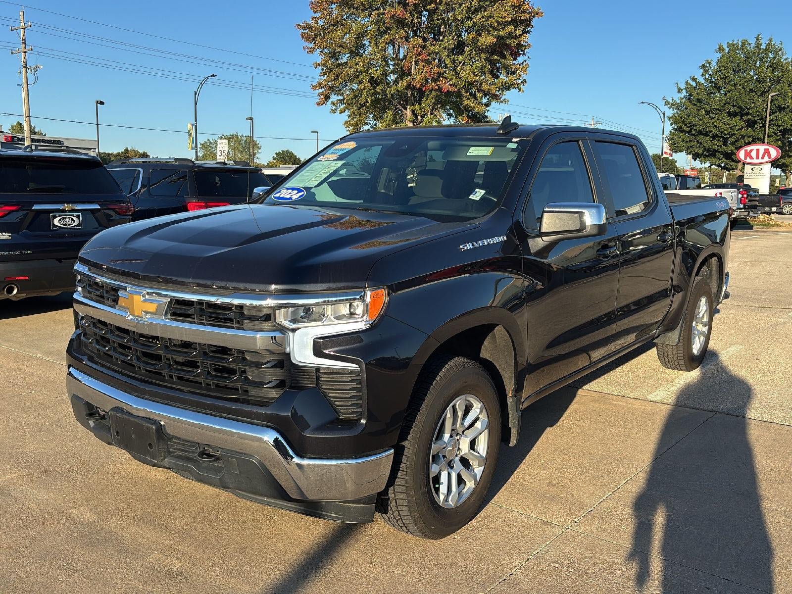 Used 2023 Chevrolet Silverado 1500 LT AWD/4WD image 3