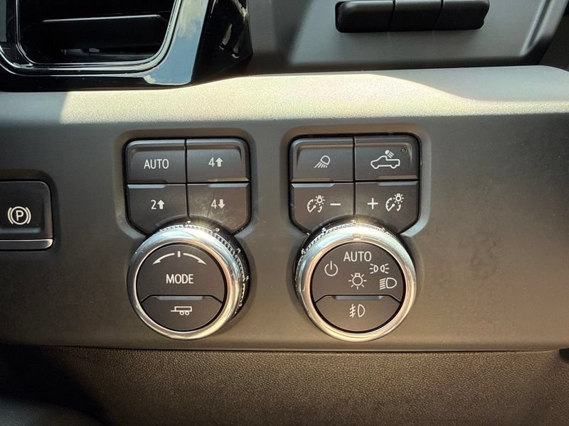 Used 2024 GMC Sierra 2500 AT4 w/ AT4 Premium Plus Package AWD/4WD image 29