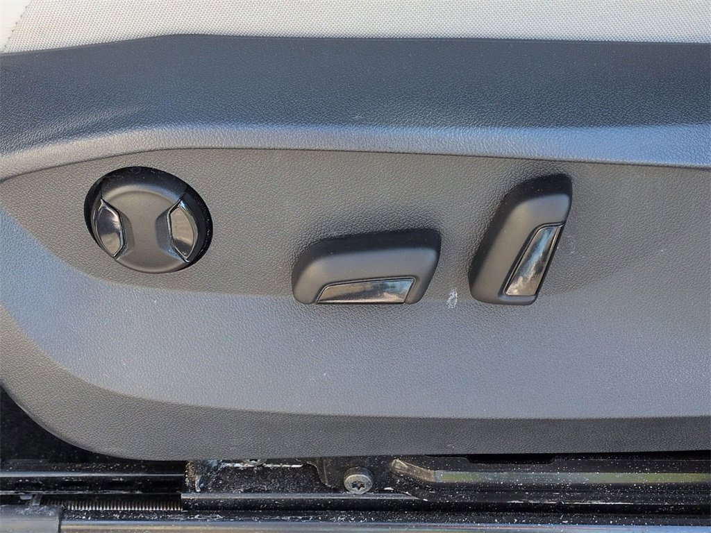 Used 2024 Volkswagen Tiguan SE image 13