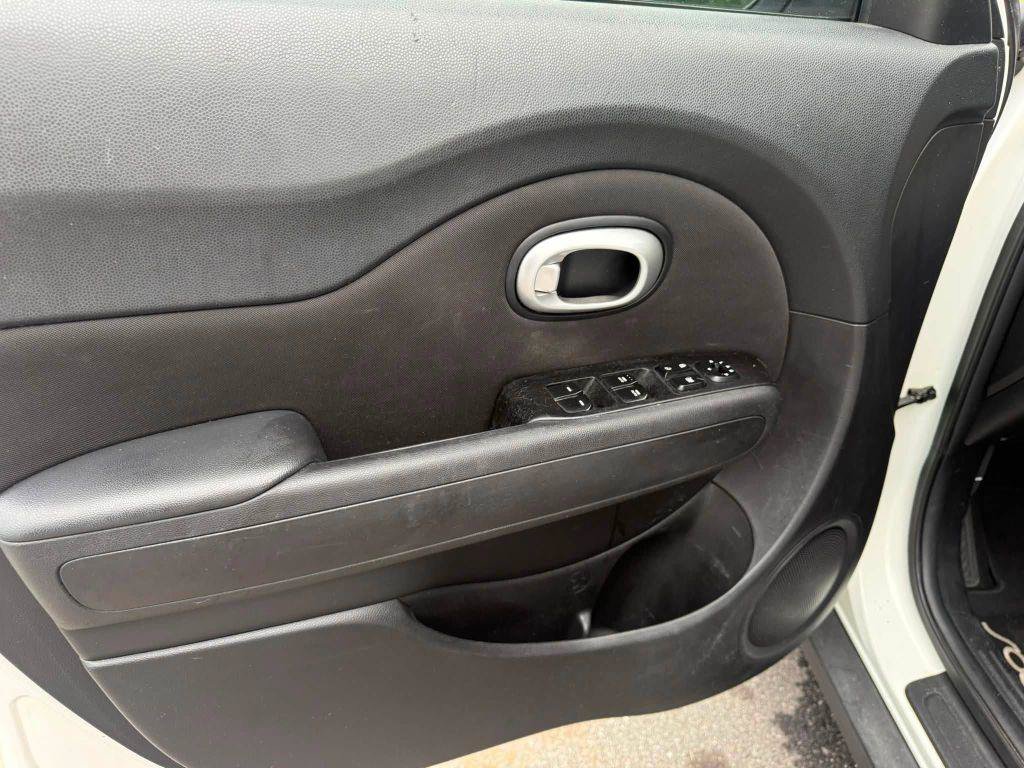 Used 2014 Kia Soul + FWD image 21