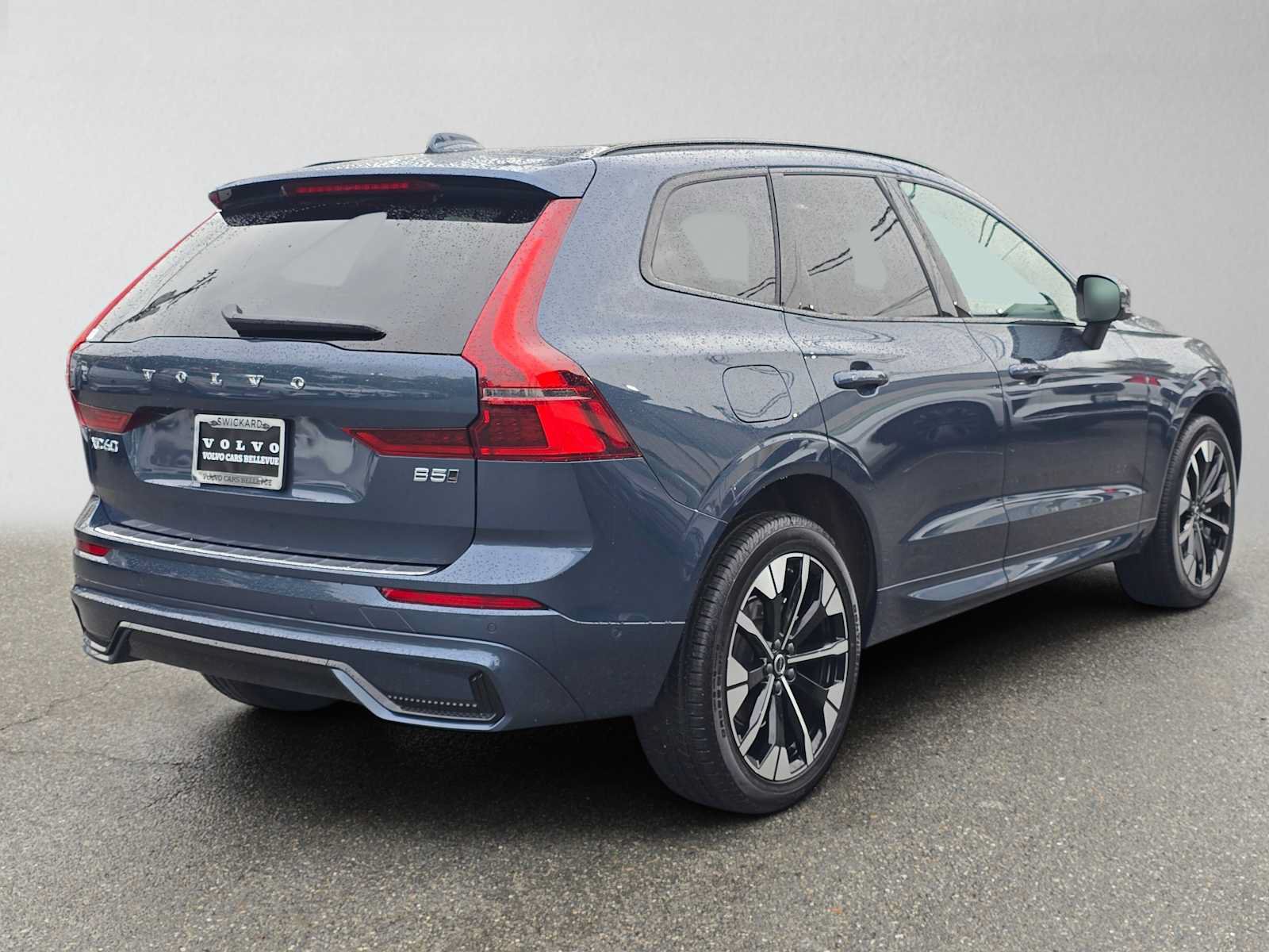 Used 2026 Volvo XC60 B5 Plus w/ Protection Package Premier AWD/4WD image 3