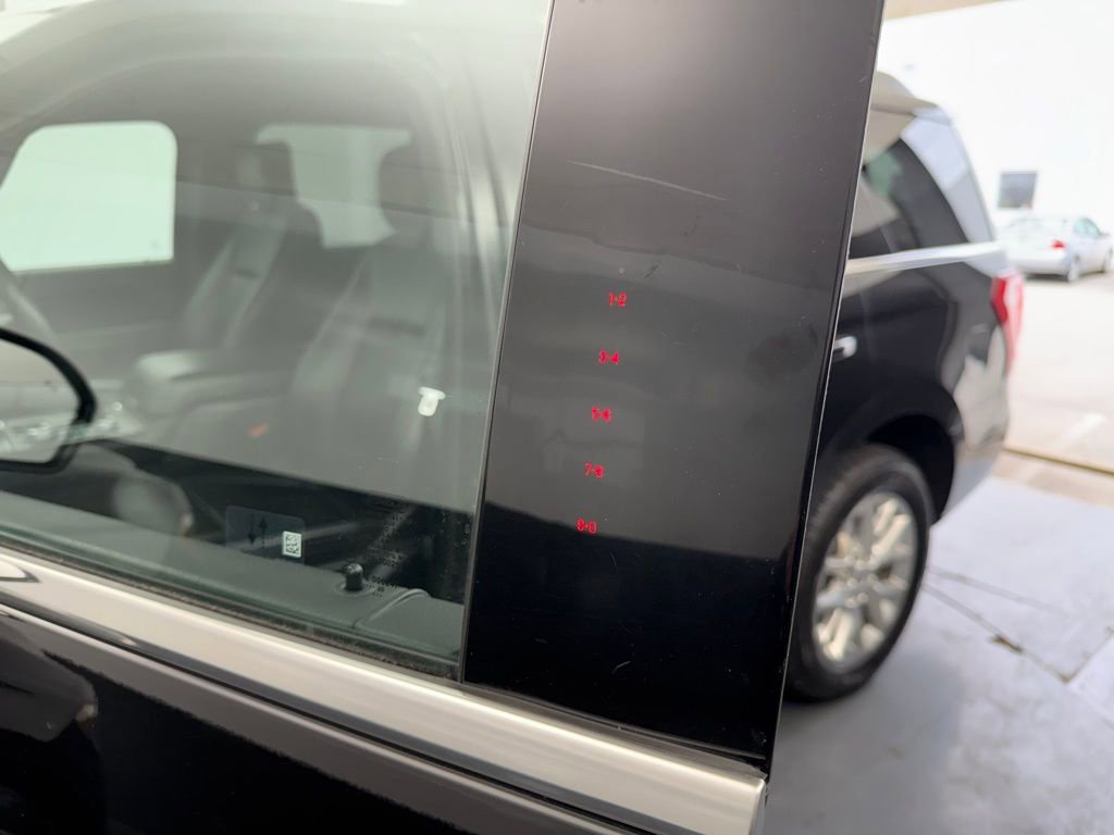 Used 2020 Ford Expedition XLT w/ Equipment Group 202A AWD/4WD image 22