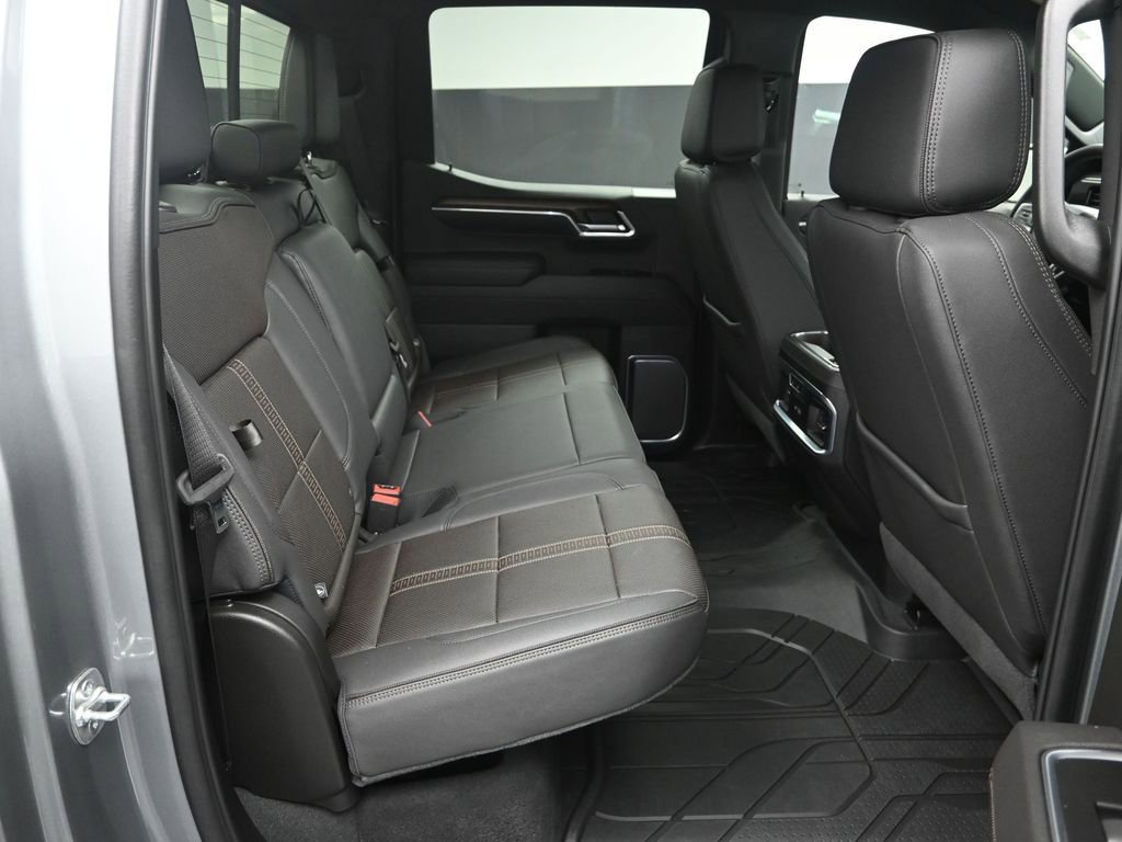 Used 2025 Chevrolet Silverado 1500 High Country w/ Technology Package AWD/4WD image 37