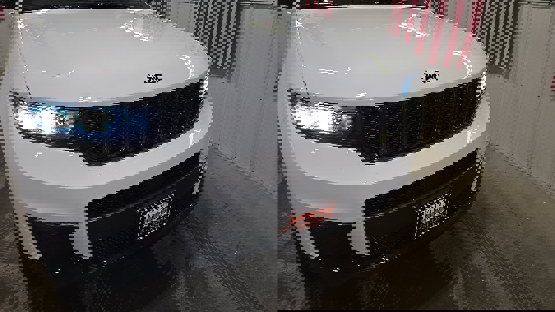 Used 2025 Jeep Grand Cherokee L Limited w/ Black Appearance Package image 20