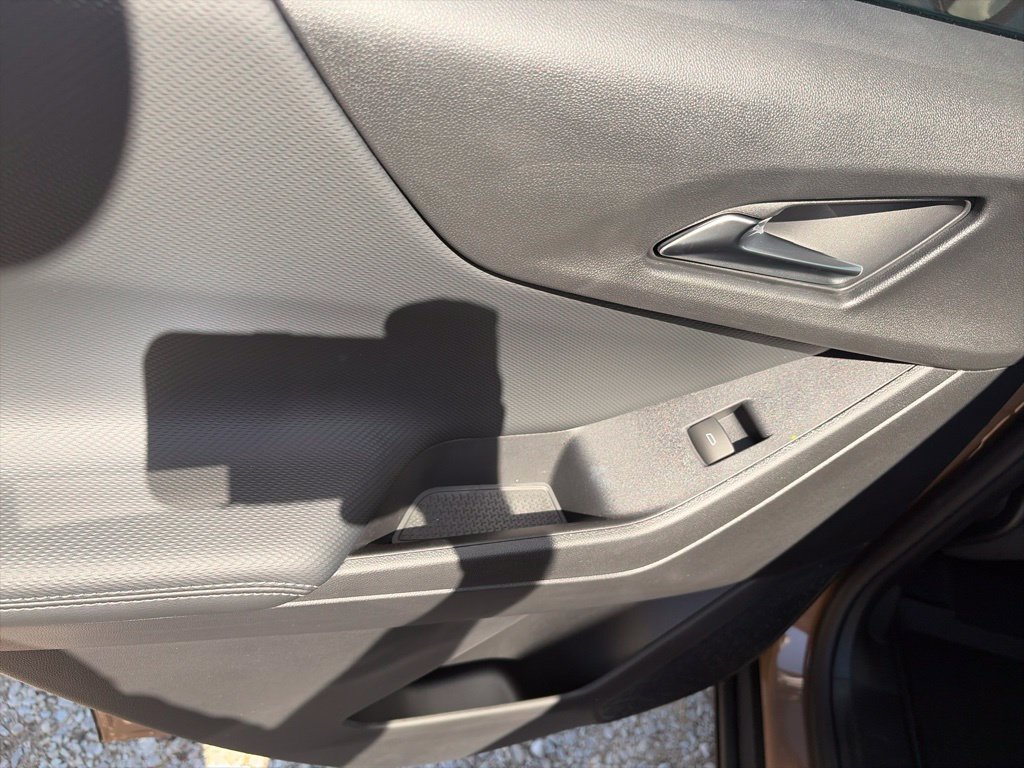 New 2027 Chevrolet Equinox LT w/ LPO, Floor Liner Package FWD image 12