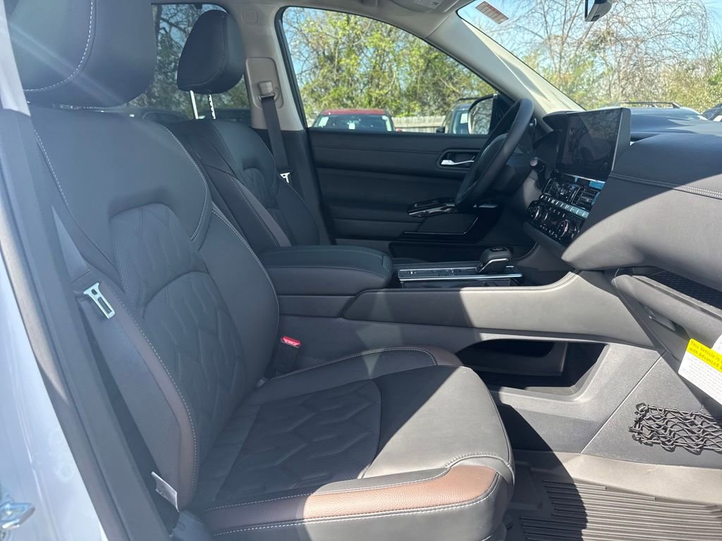 New 2026 Nissan Pathfinder Platinum FWD image 40