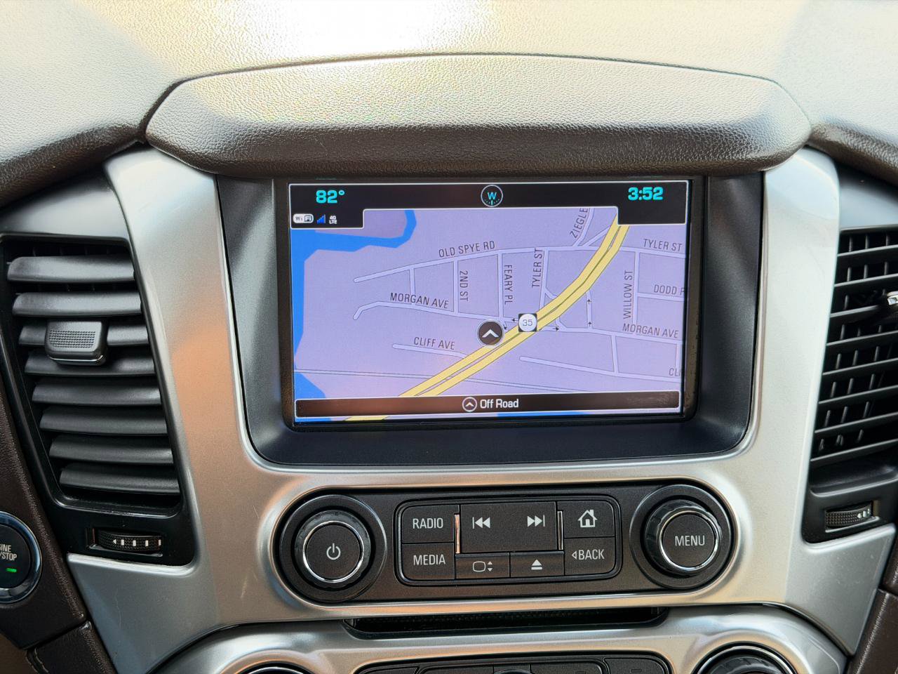 Used 2018 Chevrolet Suburban LT image 23