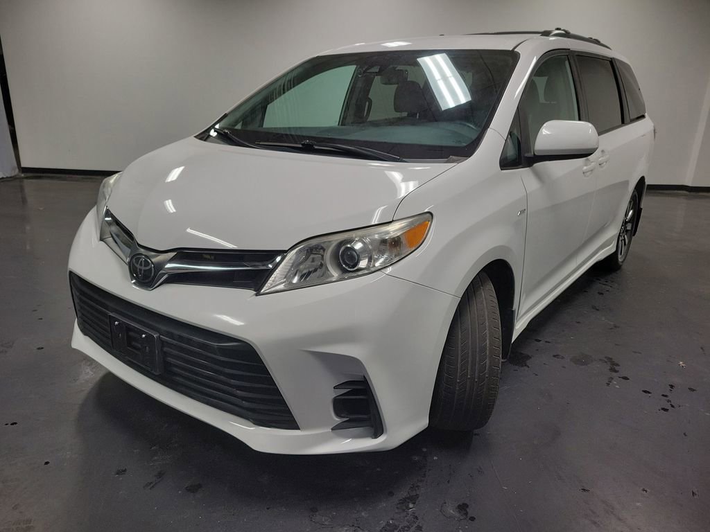Used 2020 Toyota Sienna LE image 4