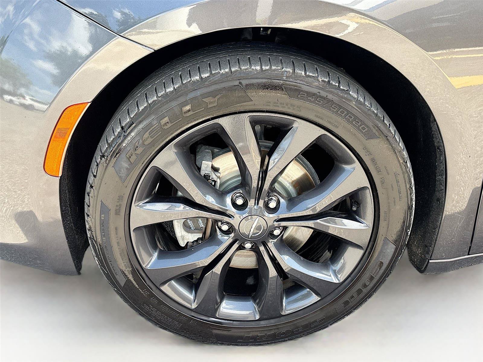 Used 2020 Chrysler Pacifica Touring-L Plus w/ S Appearance Package FWD image 34