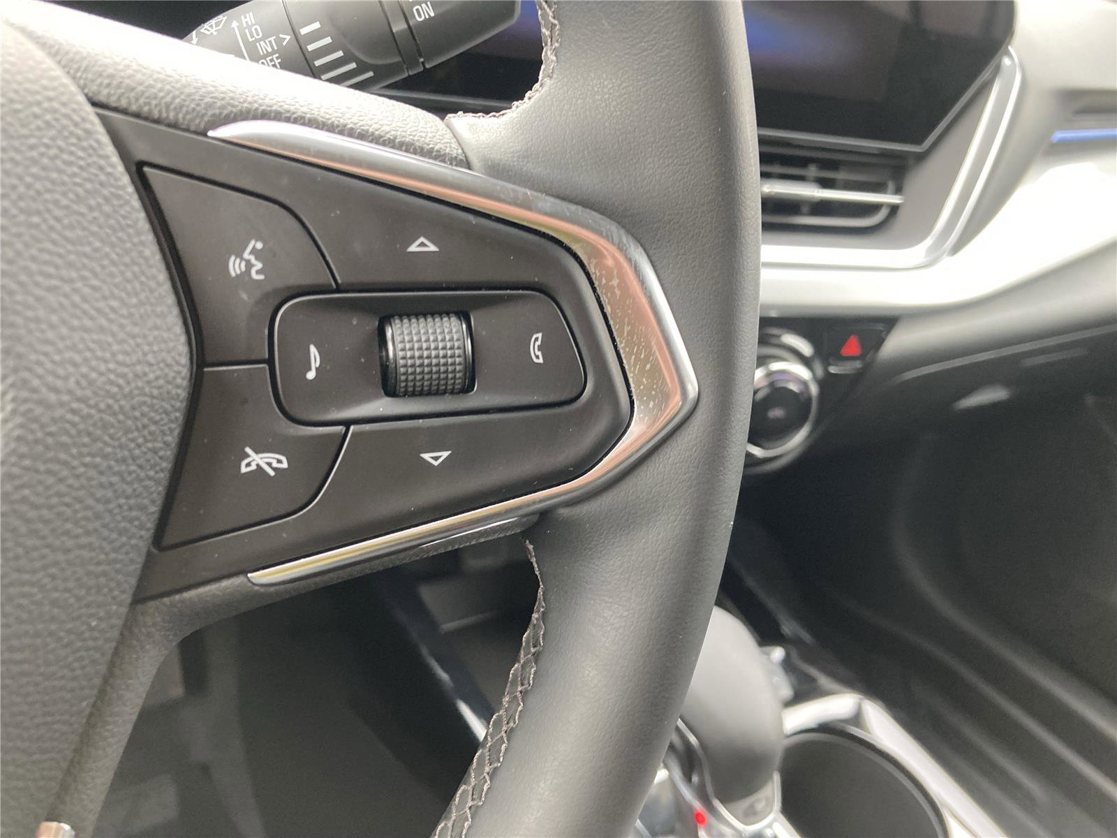 Used 2024 Chevrolet Trax LT w/ Driver Confidence Package image 23