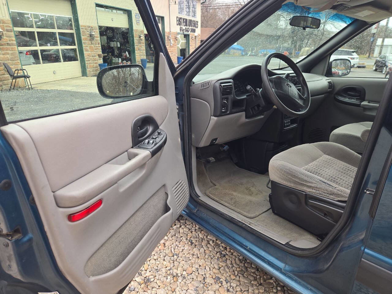 Used 2003 Chevrolet Venture LS FWD image 8