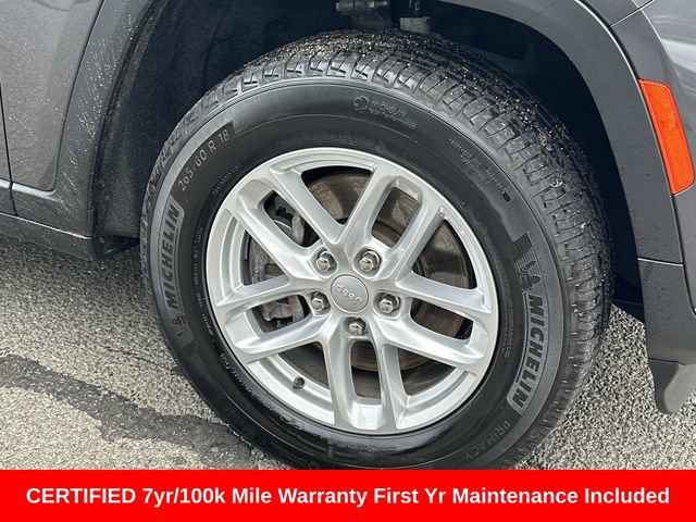 Used 2024 Jeep Grand Cherokee L Laredo AWD/4WD image 8