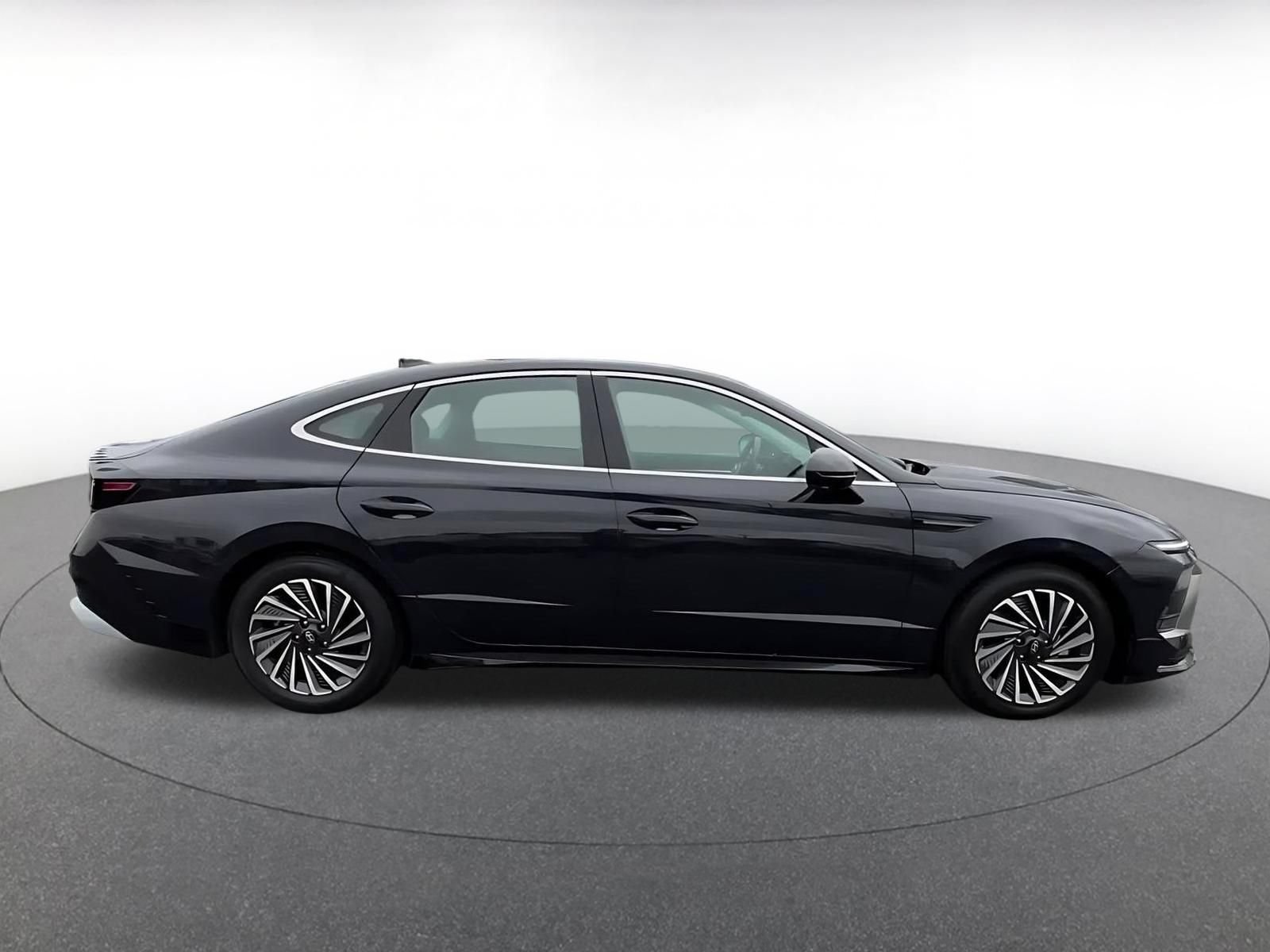 Used 2025 Hyundai Sonata SEL FWD image 16