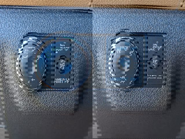 Used 2015 Buick Enclave Leather image 25