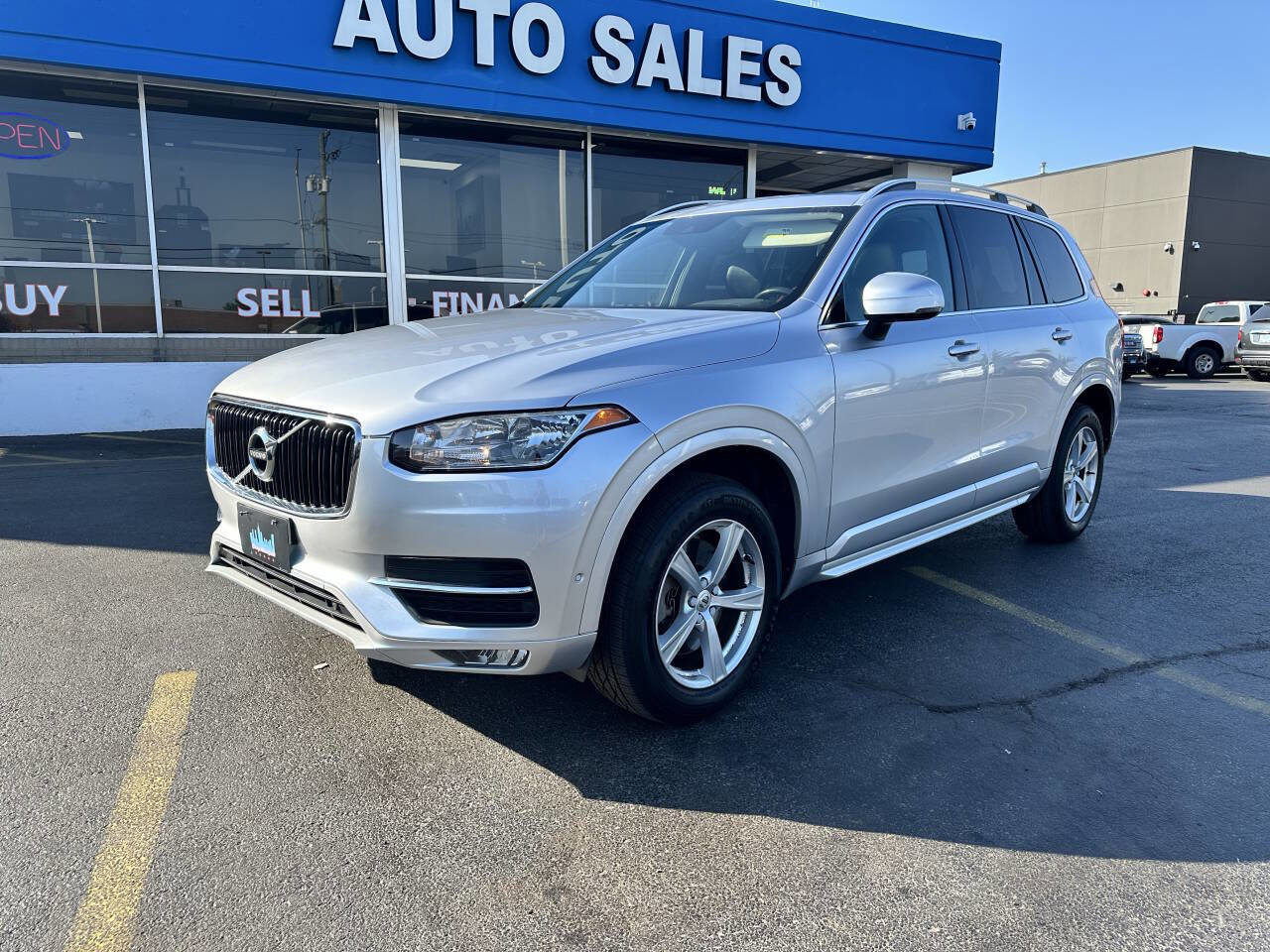 Used 2016 Volvo XC90 T5 Momentum image 4