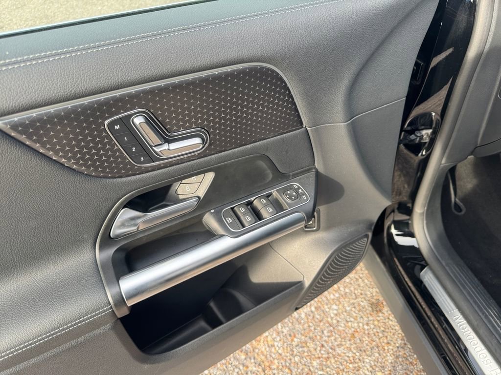 Certified 2025 Mercedes-Benz GLA 250 image 17