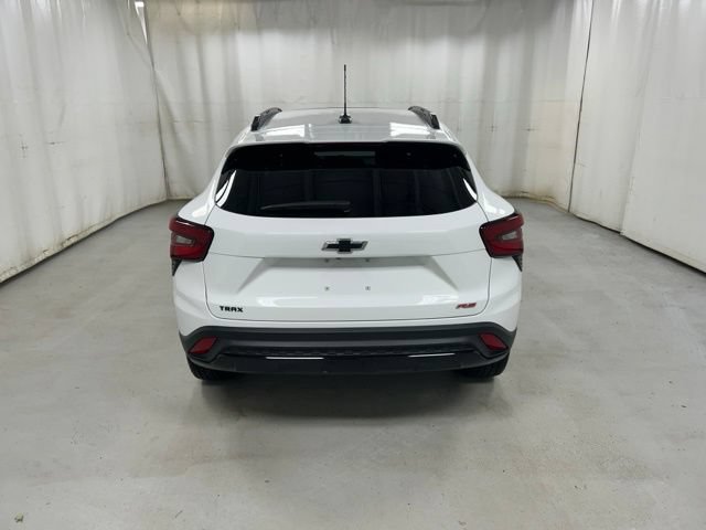 Used 2024 Chevrolet Trax RS w/ Sunroof Package FWD image 6