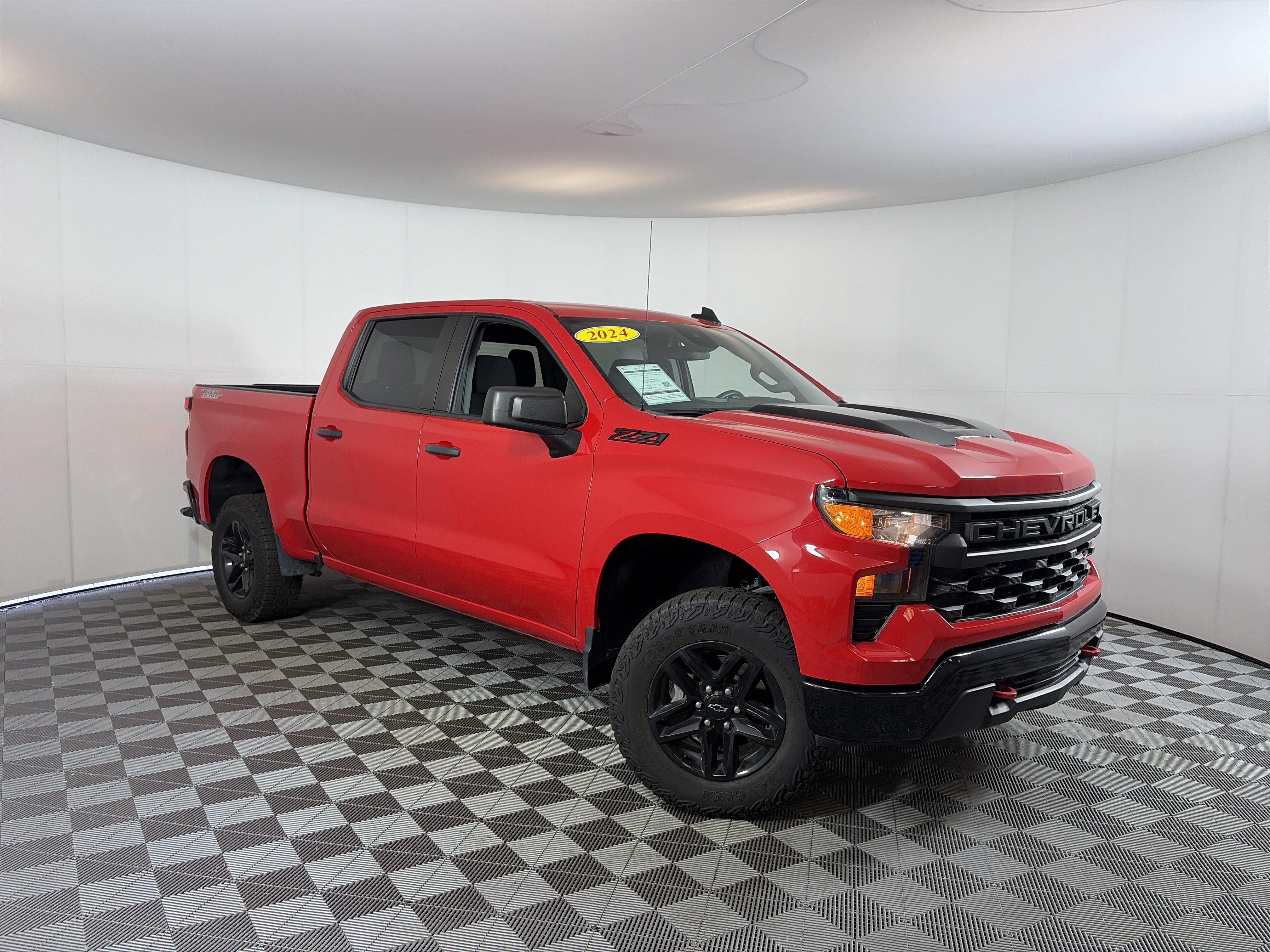 Used 2024 Chevrolet Silverado 1500 Custom Trail Boss w/ LPO, Dark Essentials Package AWD/4WD image 1