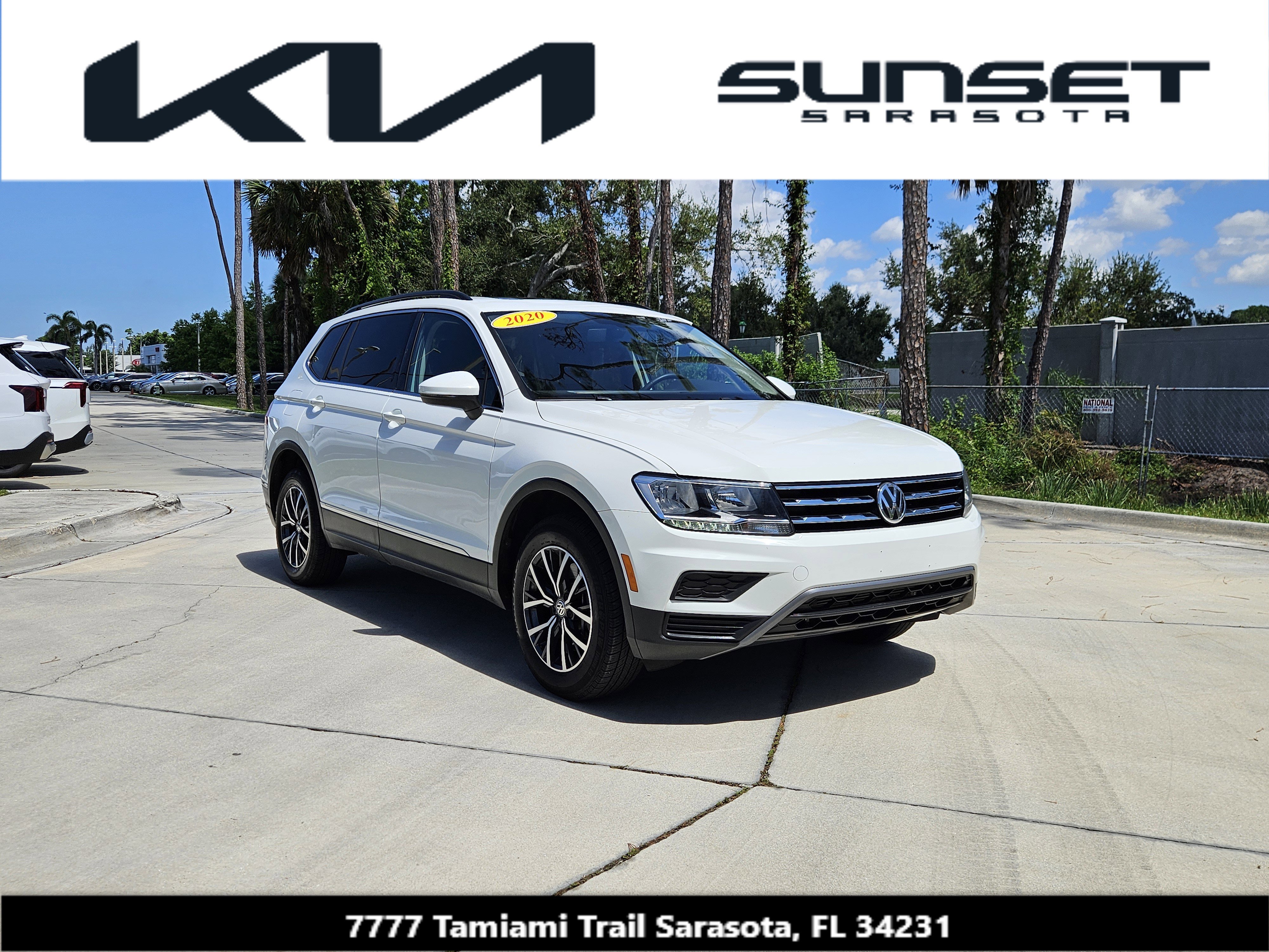 Used 2020 Volkswagen Tiguan SE w/ Panoramic Sunroof Package