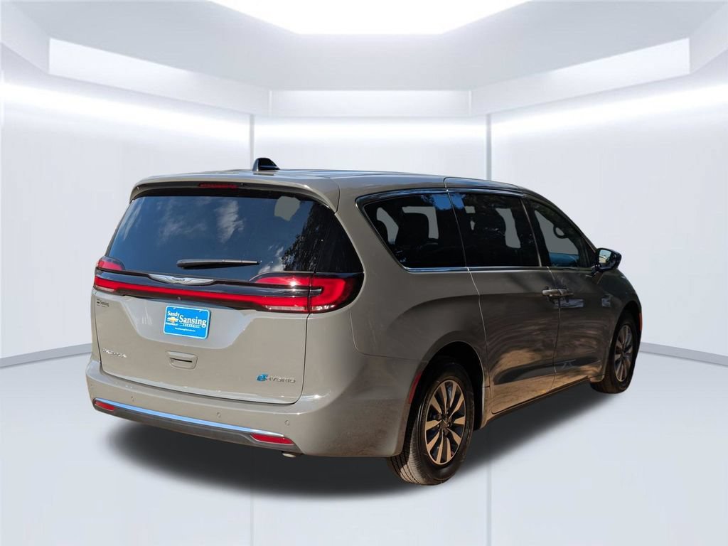 Used 2025 Chrysler Pacifica Select FWD image 6