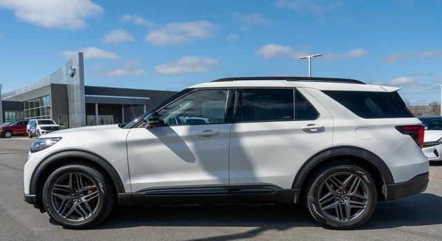 Used 2025 Ford Explorer ST image 10
