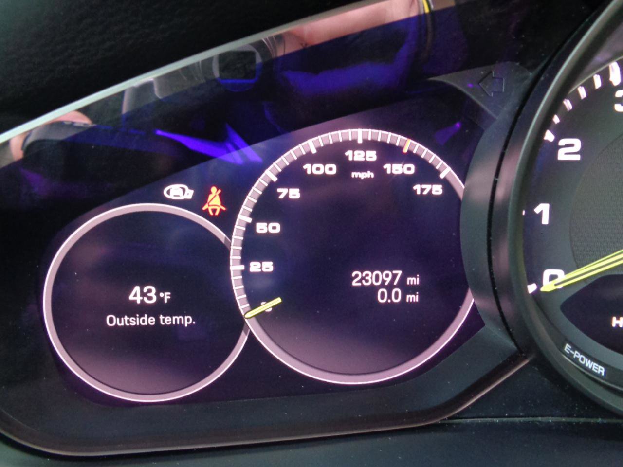 Used 2022 Porsche Cayenne Platinum Edition image 20