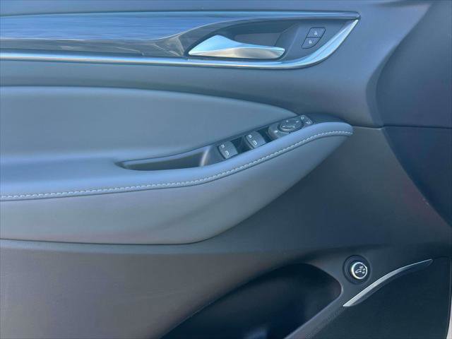 Used 2022 Buick Enclave Essence w/ Sport Touring Edition image 17