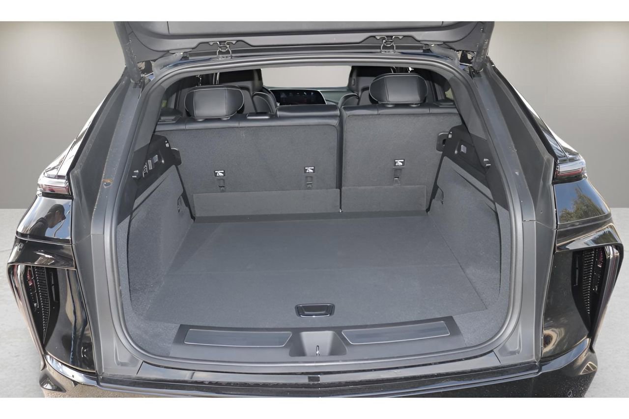 New 2026 Cadillac Lyriq V image 16