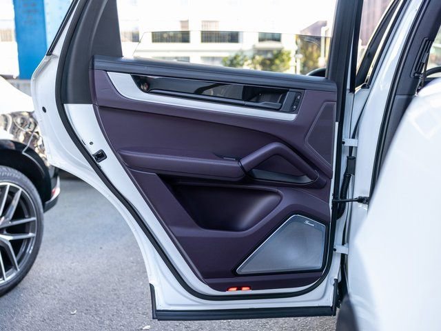 Certified 2025 Porsche Cayenne S AWD/4WD image 43