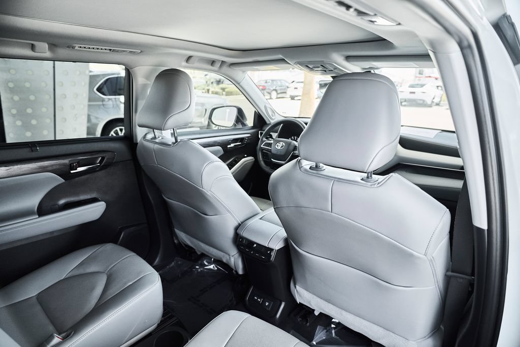 Used 2022 Toyota Highlander Platinum FWD image 41