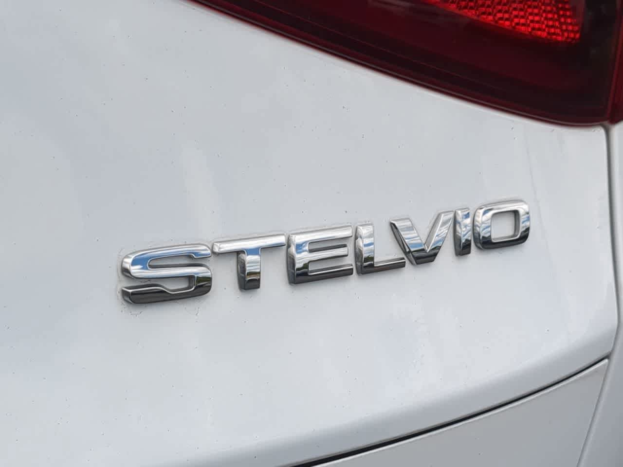Used 2023 Alfa Romeo Stelvio Sprint AWD/4WD image 12