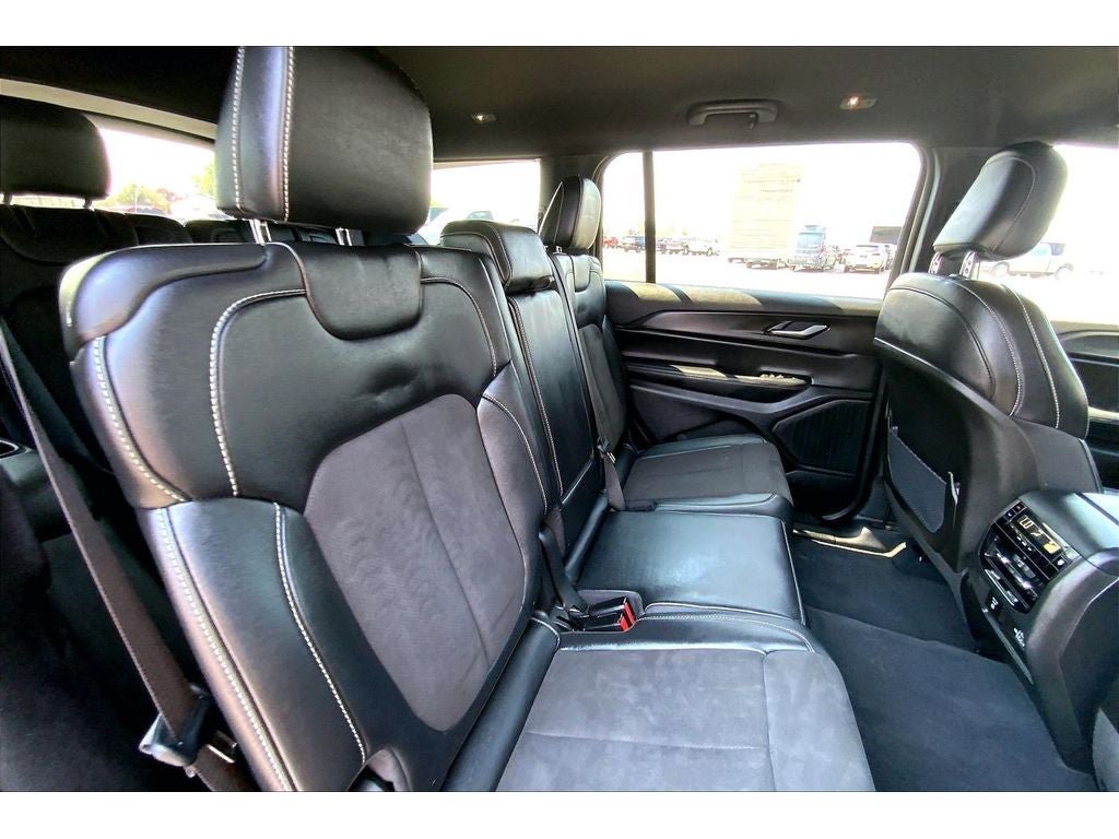 Used 2023 Jeep Grand Cherokee L Laredo AWD/4WD image 28