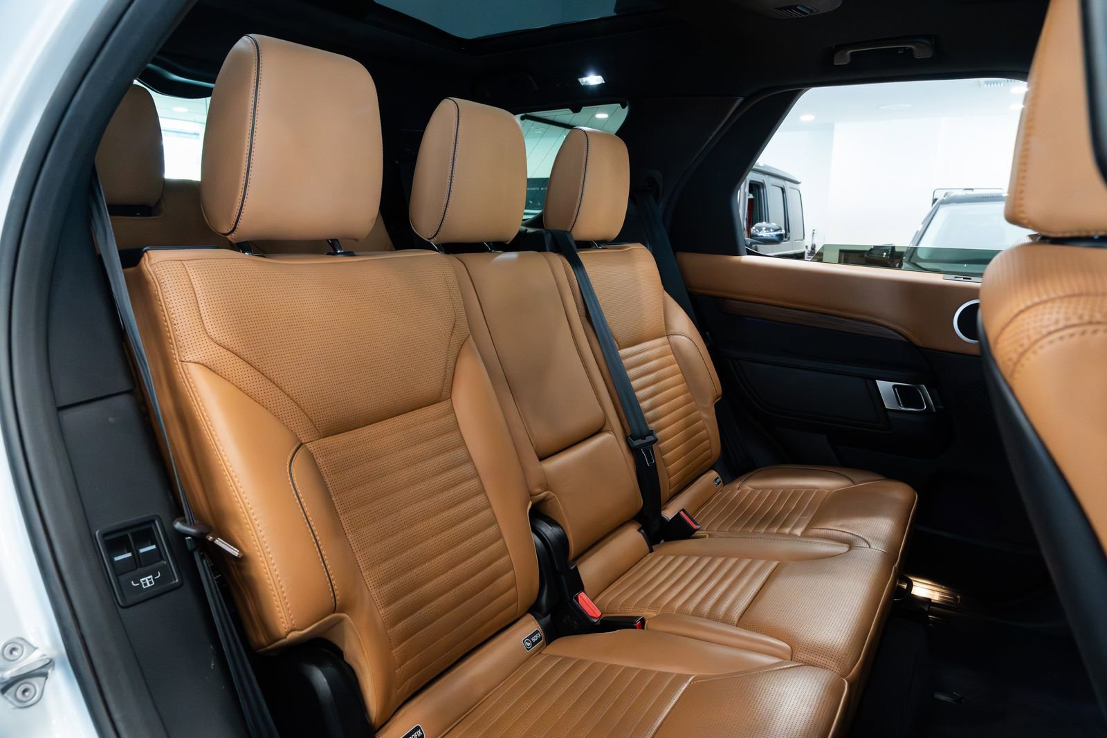 Used 2018 Land Rover Discovery HSE Luxury AWD/4WD image 23