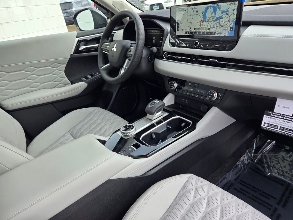 New 2026 Mitsubishi Outlander SEL AWD/4WD image 6