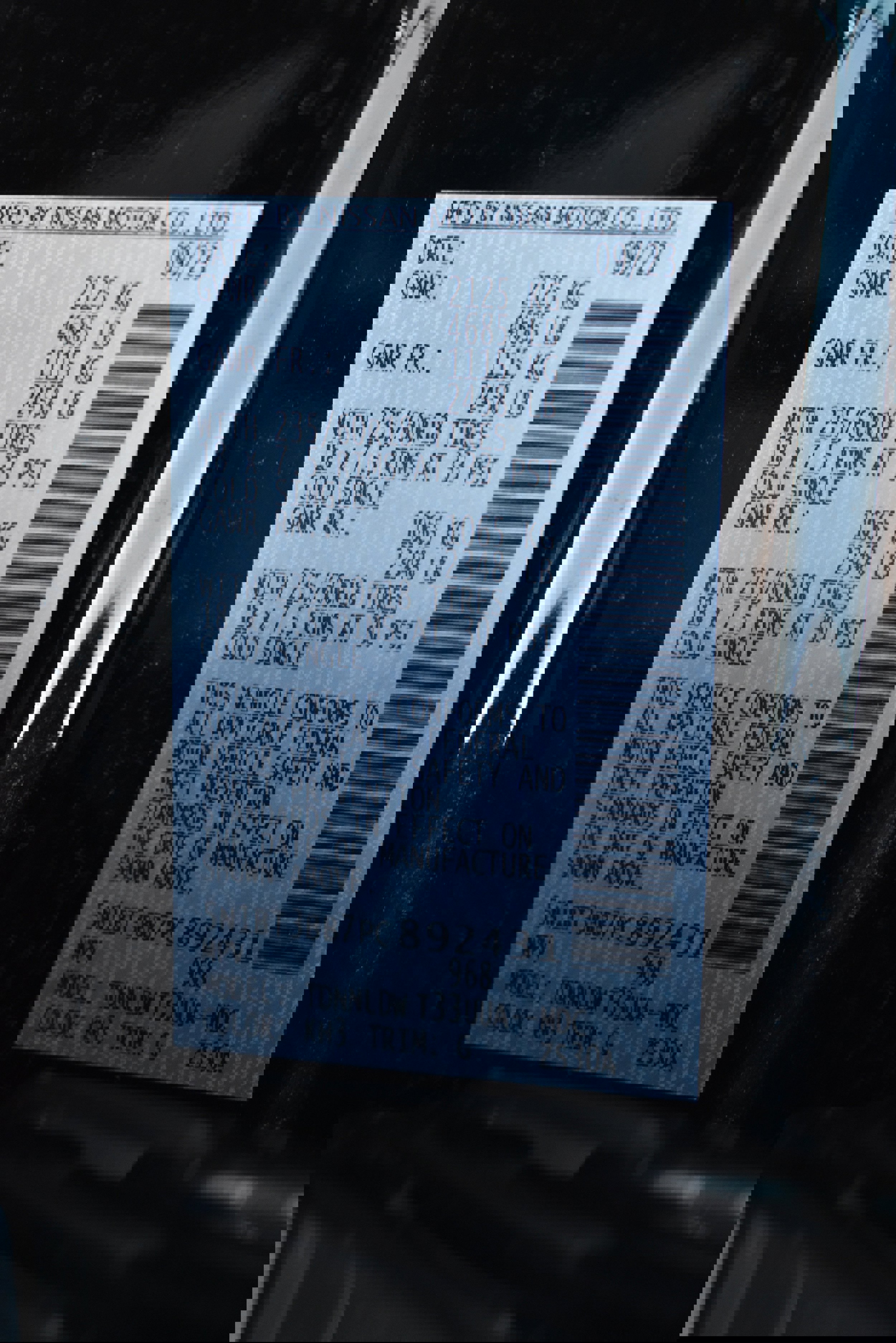 Used 2023 Nissan Rogue SV image 2