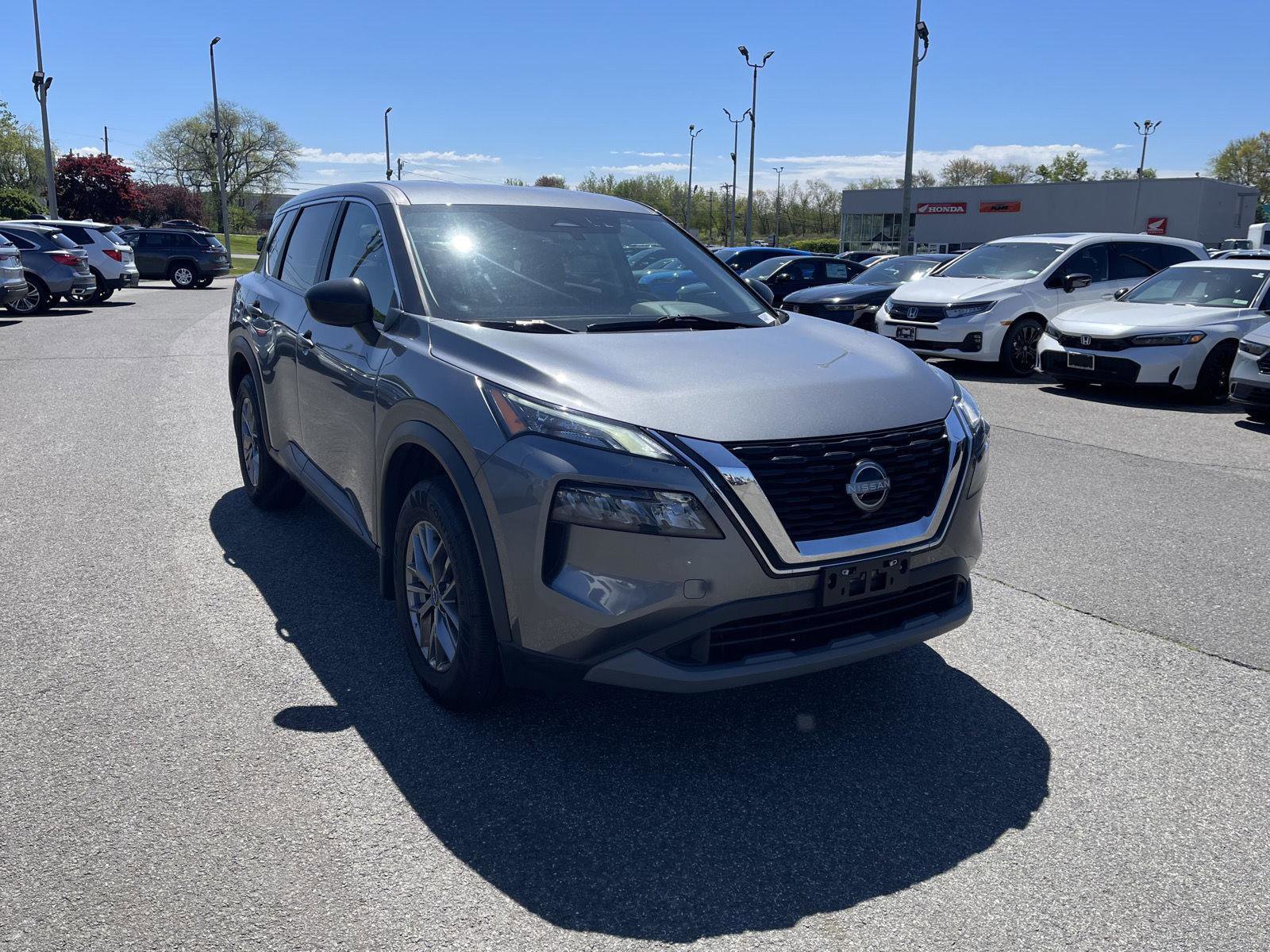 Used 2022 Nissan Rogue S AWD/4WD image 1