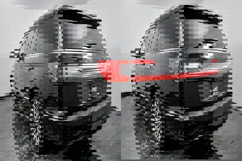 Used 2019 Lincoln Navigator Reserve image 9